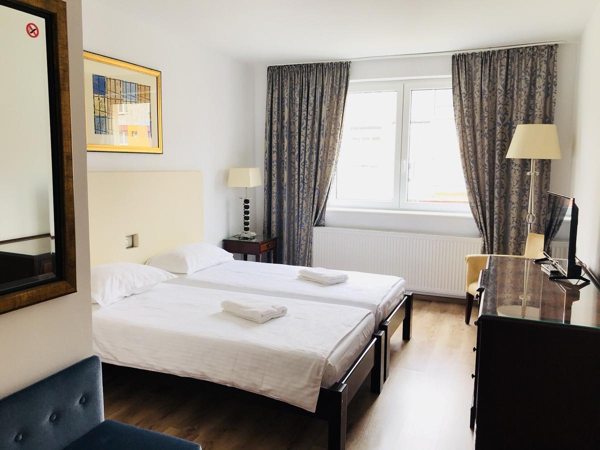 Hotel Eka Sebeş Extérieur photo